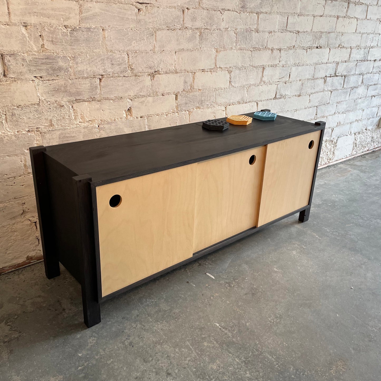 miru TV console
