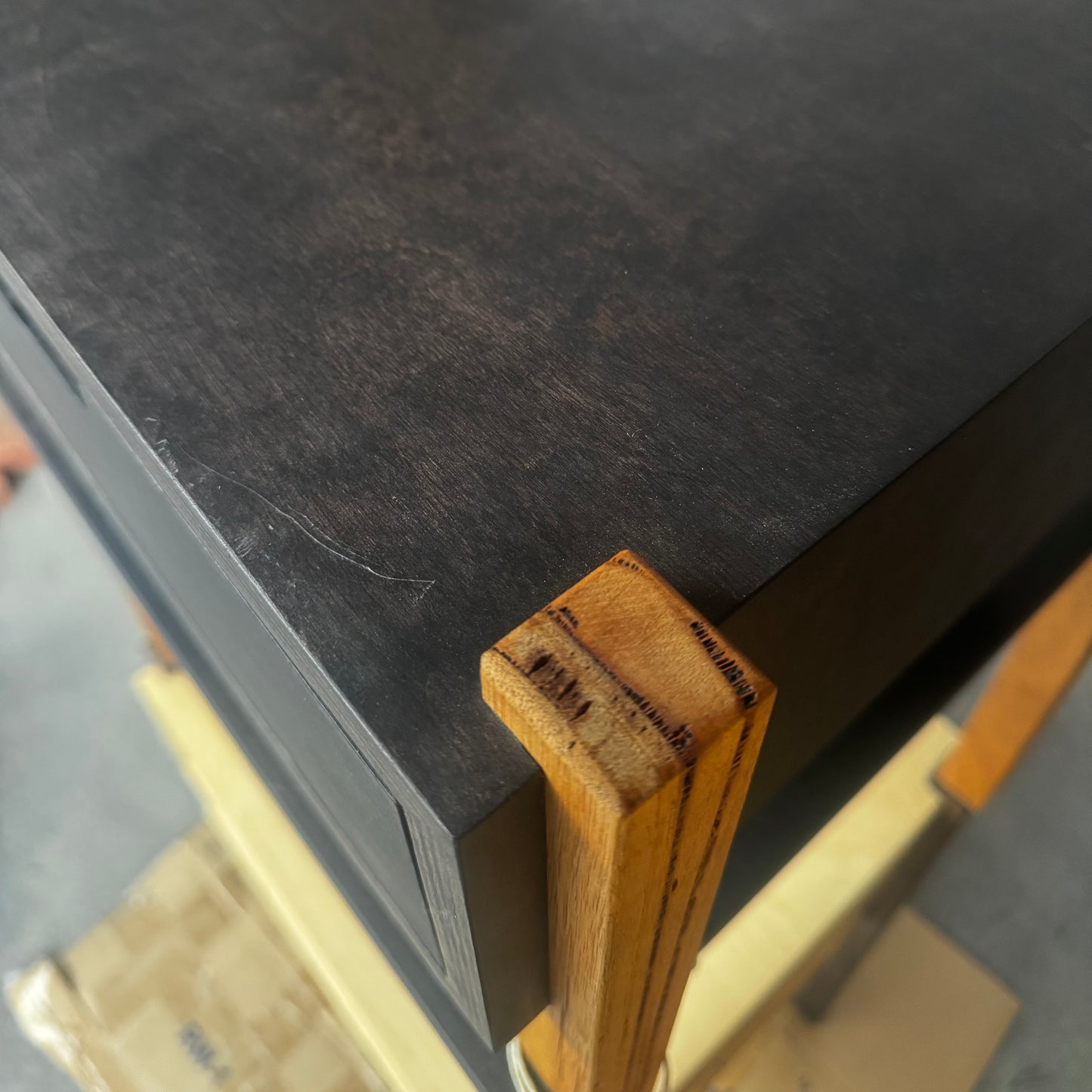 nohda bedside table reverso (ex showroom)